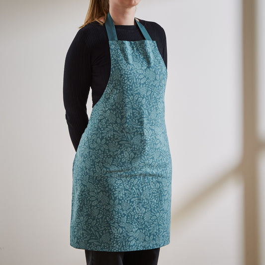 MAJESTIC STAG GREEN APRON