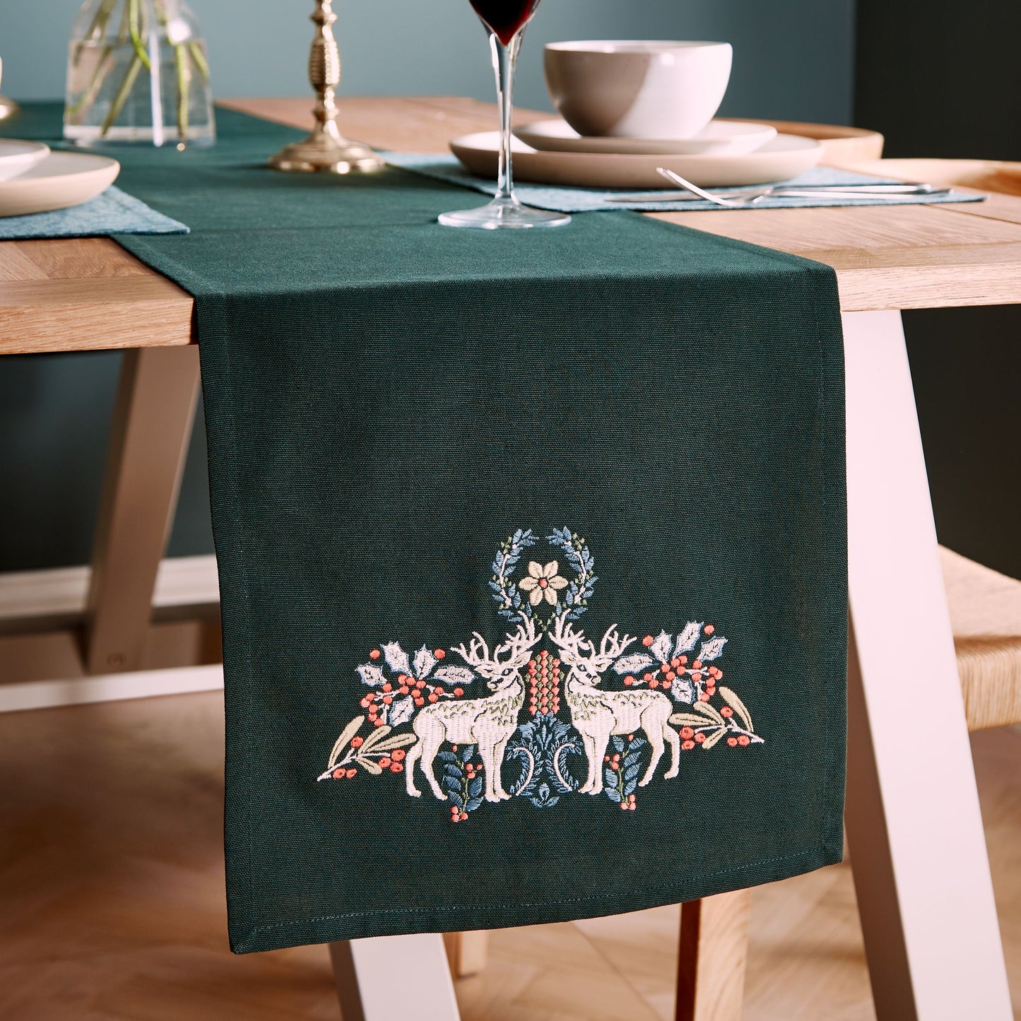MAJESTIC STAG GREEN RUNNER