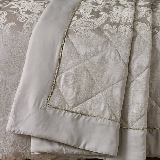 OPULENT JACQUARD QUILTED BEDSPREAD