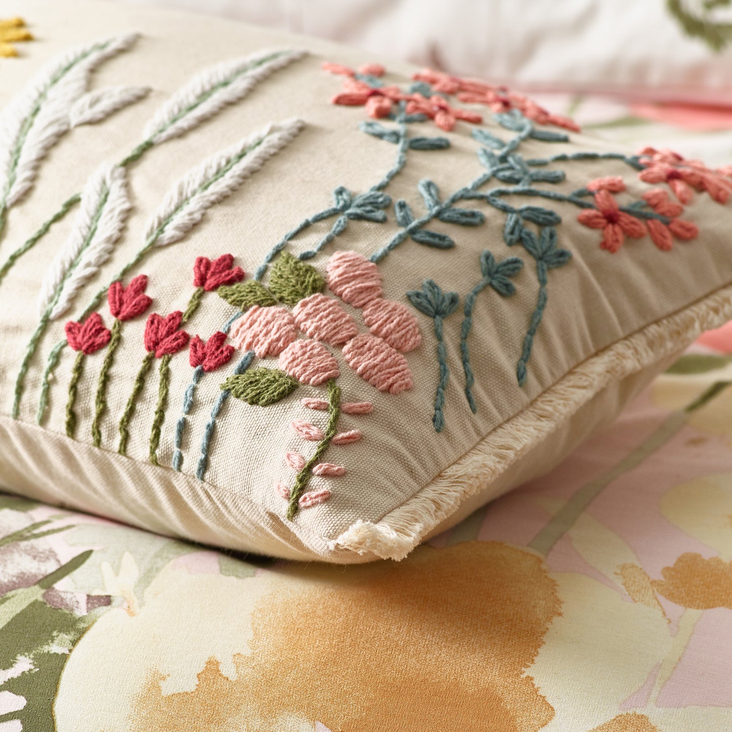 COUNTRYSIDE FLORAL CUSHION