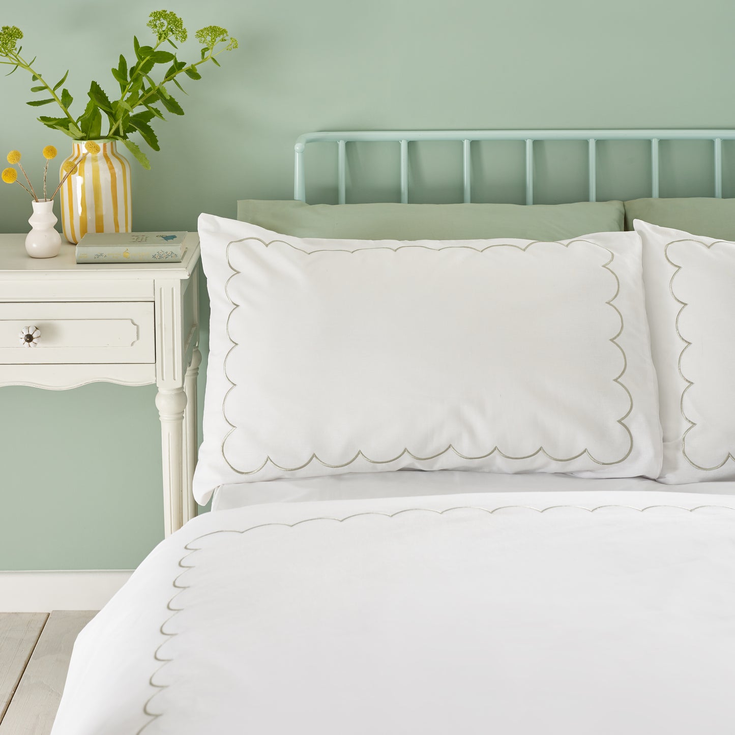 SCALLOP BORDER DUVET SET