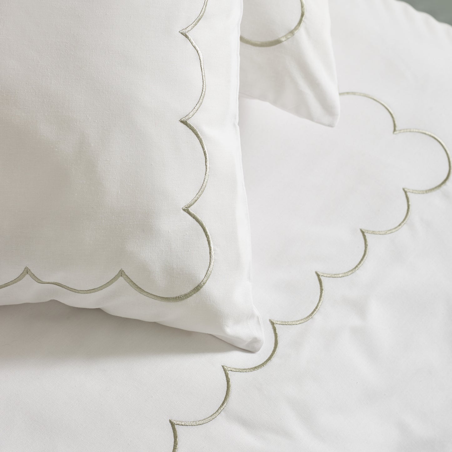 SCALLOP BORDER DUVET SET