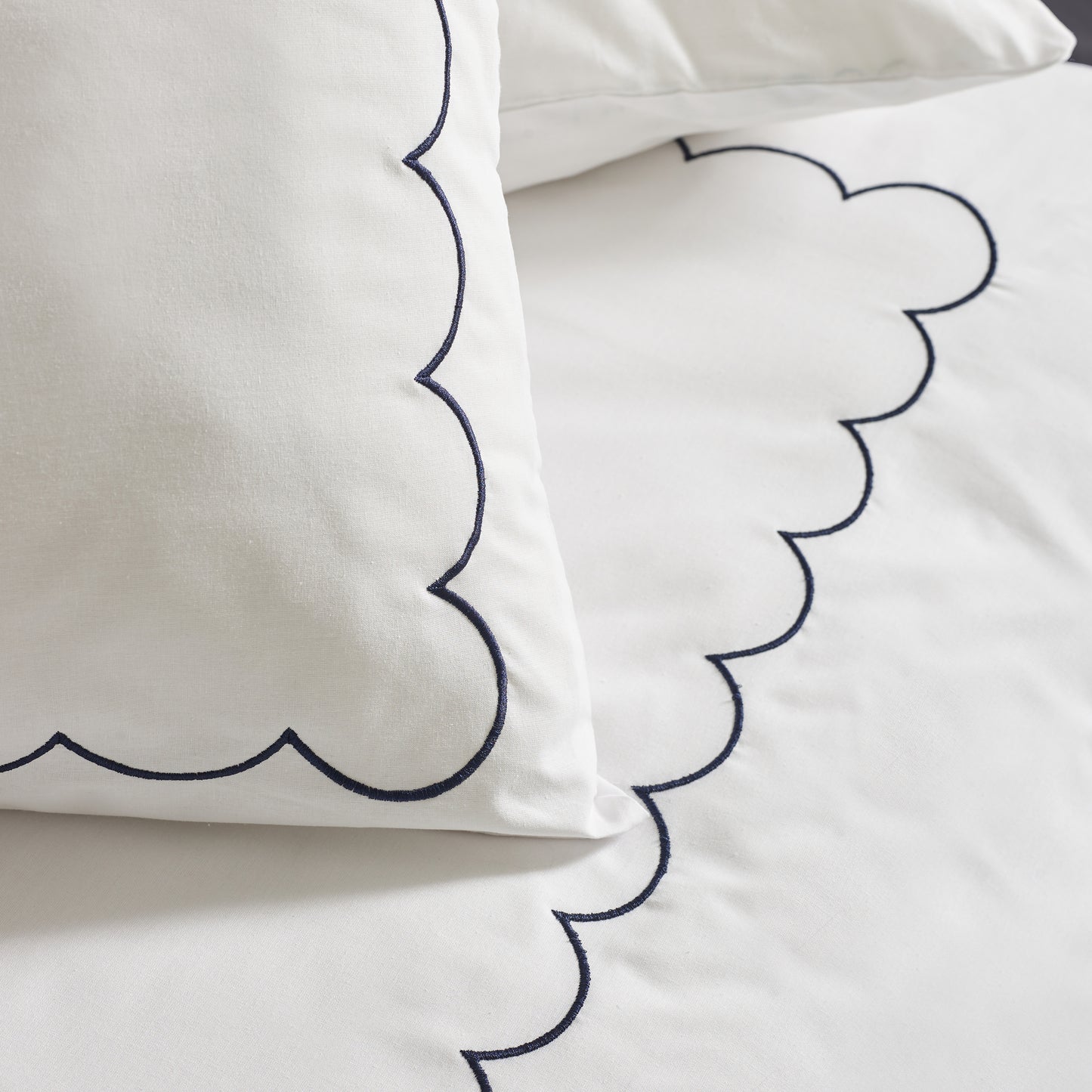 SCALLOP BORDER DUVET SET