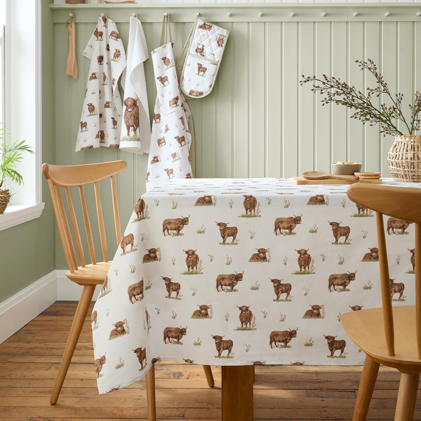 ANGUS HIGHLAND COW TABLE CLOTH 137X178CM