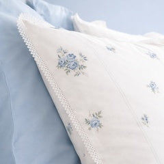 VINTAGE ROSEBUD LACE BLUE