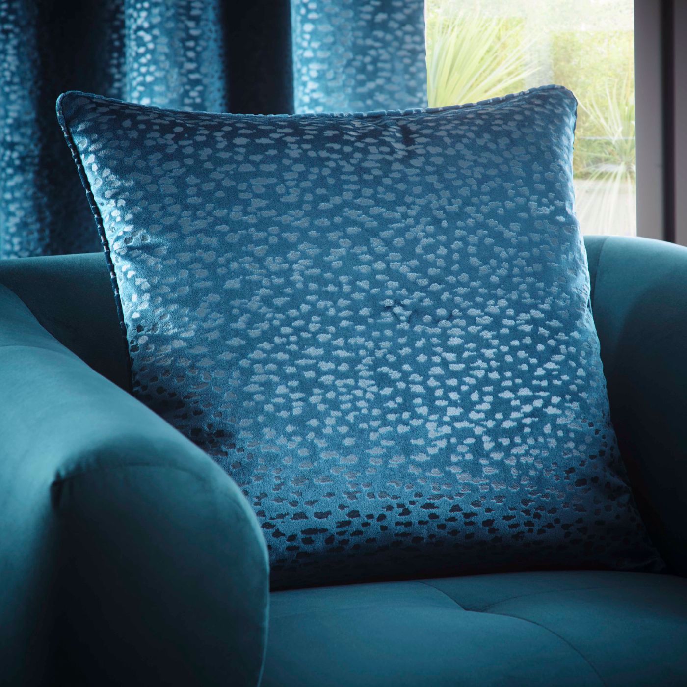 VIENNA EYELET CURTAIN