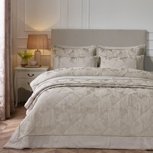 OPULENT JACQUARD QUILTED BEDSPREAD