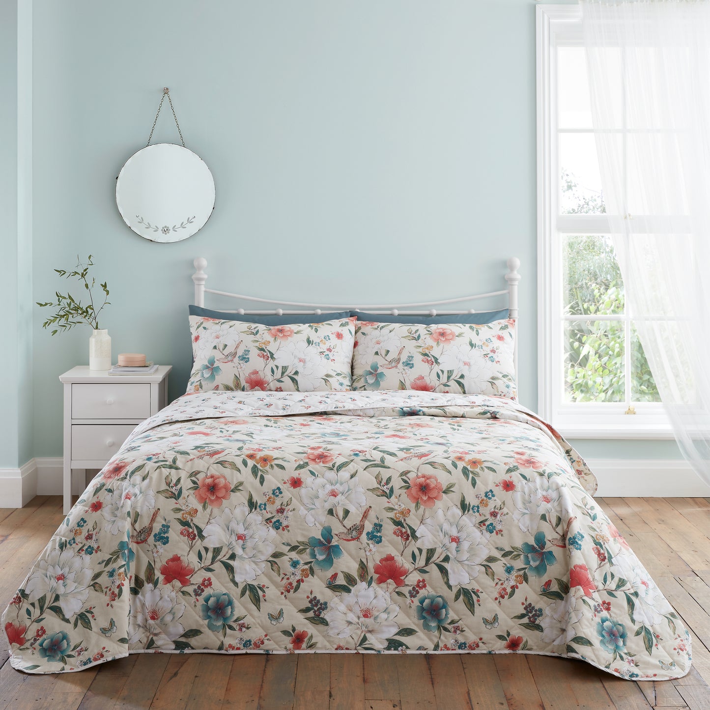 PIPPA FLORAL BEDSPREAD