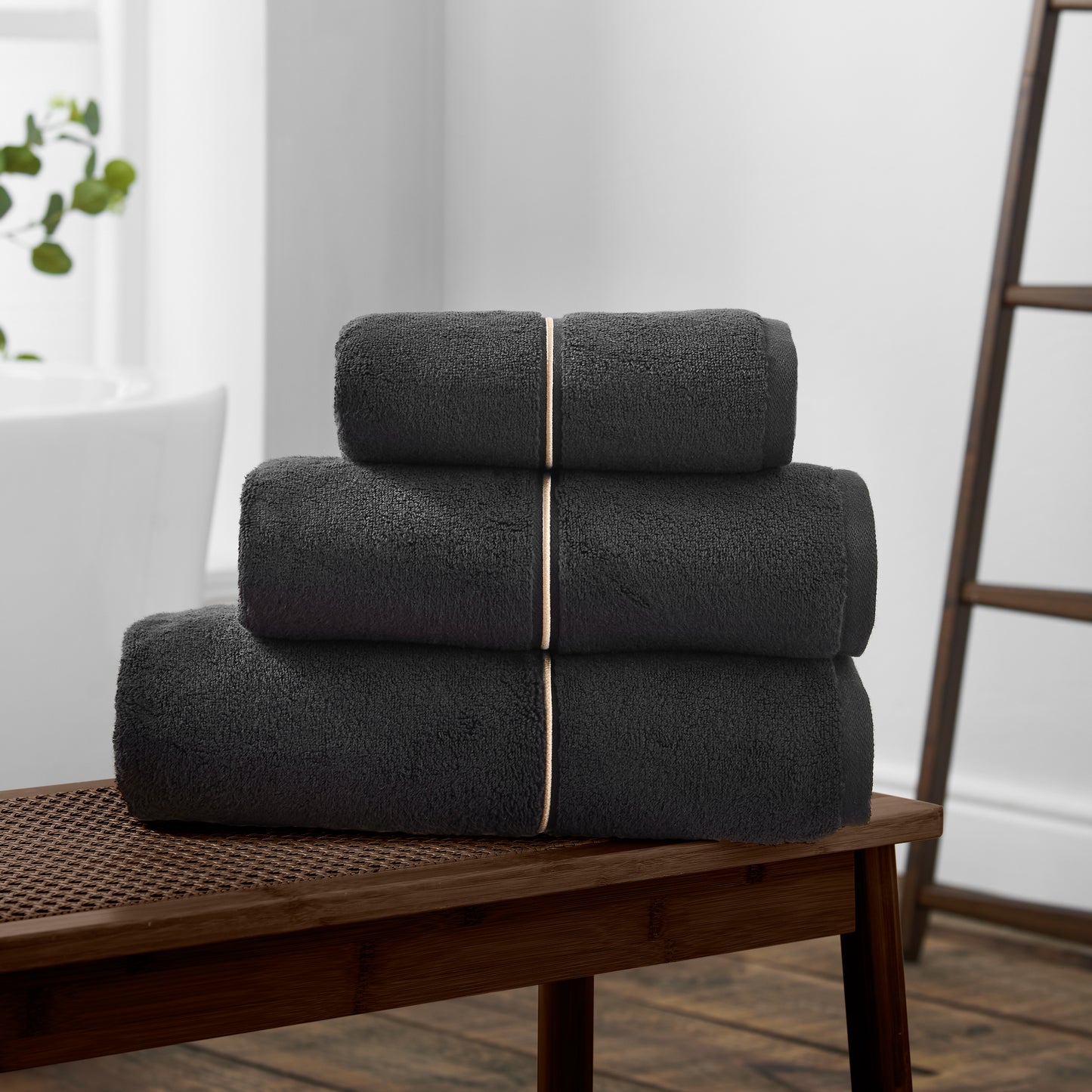 ZERO TWIST SATIN STITCH HAND TOWEL BLACK