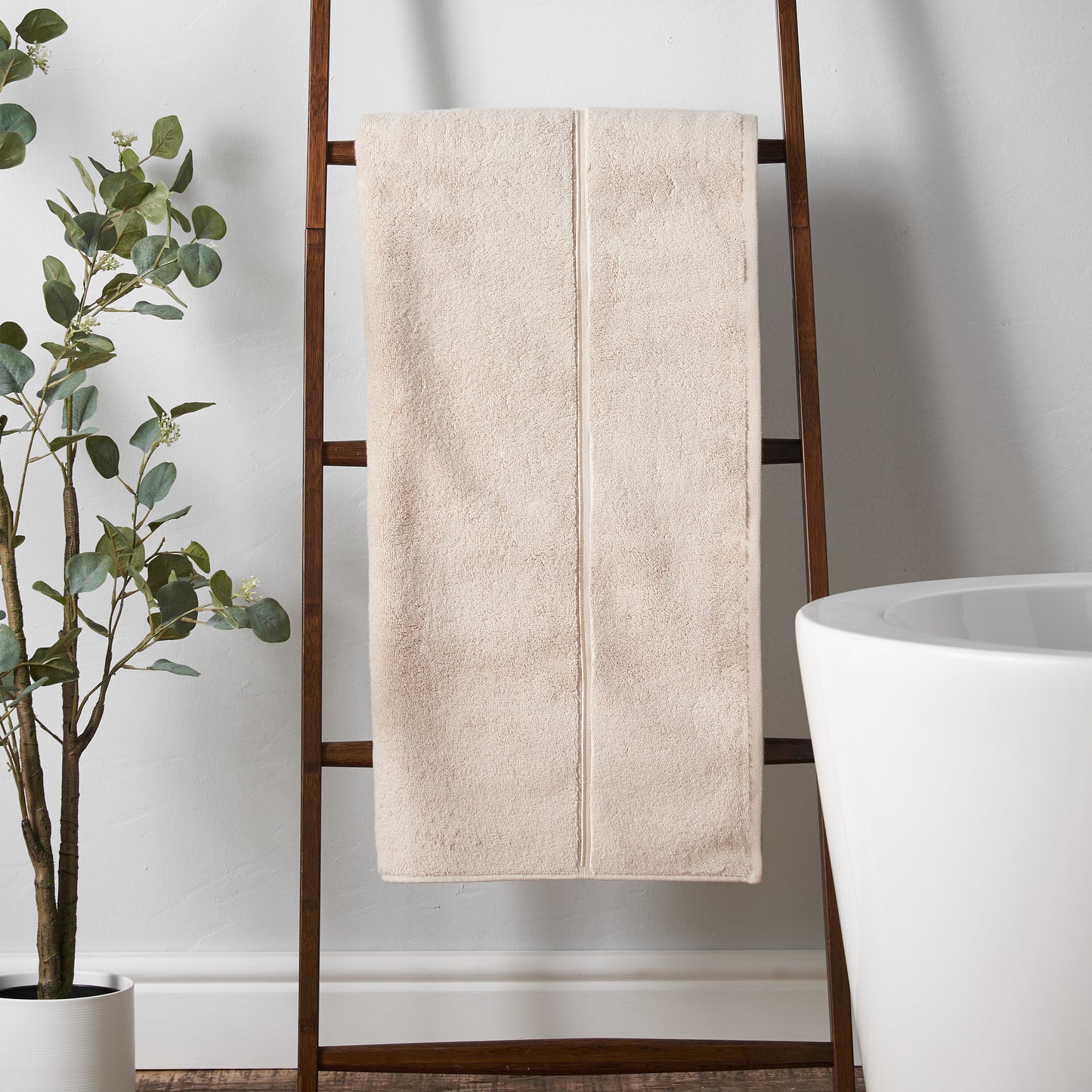 ZERO TWIST SATIN STITCH NATURAL BATH TOWEL