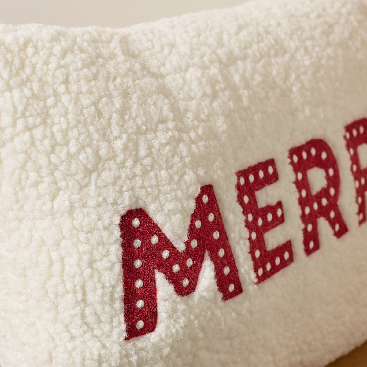 MERRY CUSHION BOUCLE WHITE/RED