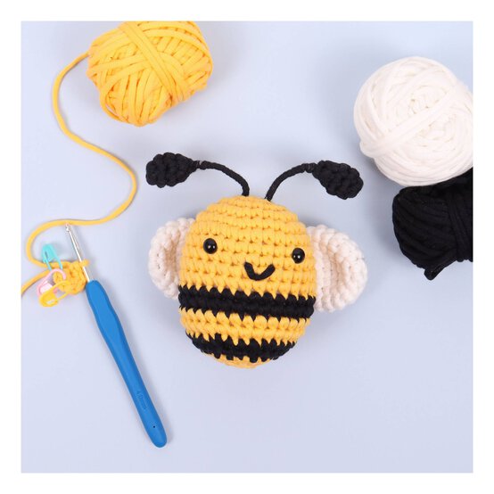CROCHET KIT BEE