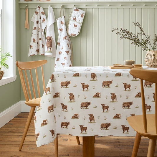 ANGUS HIGHLAND COW TABLE CLOTH 137X229CM