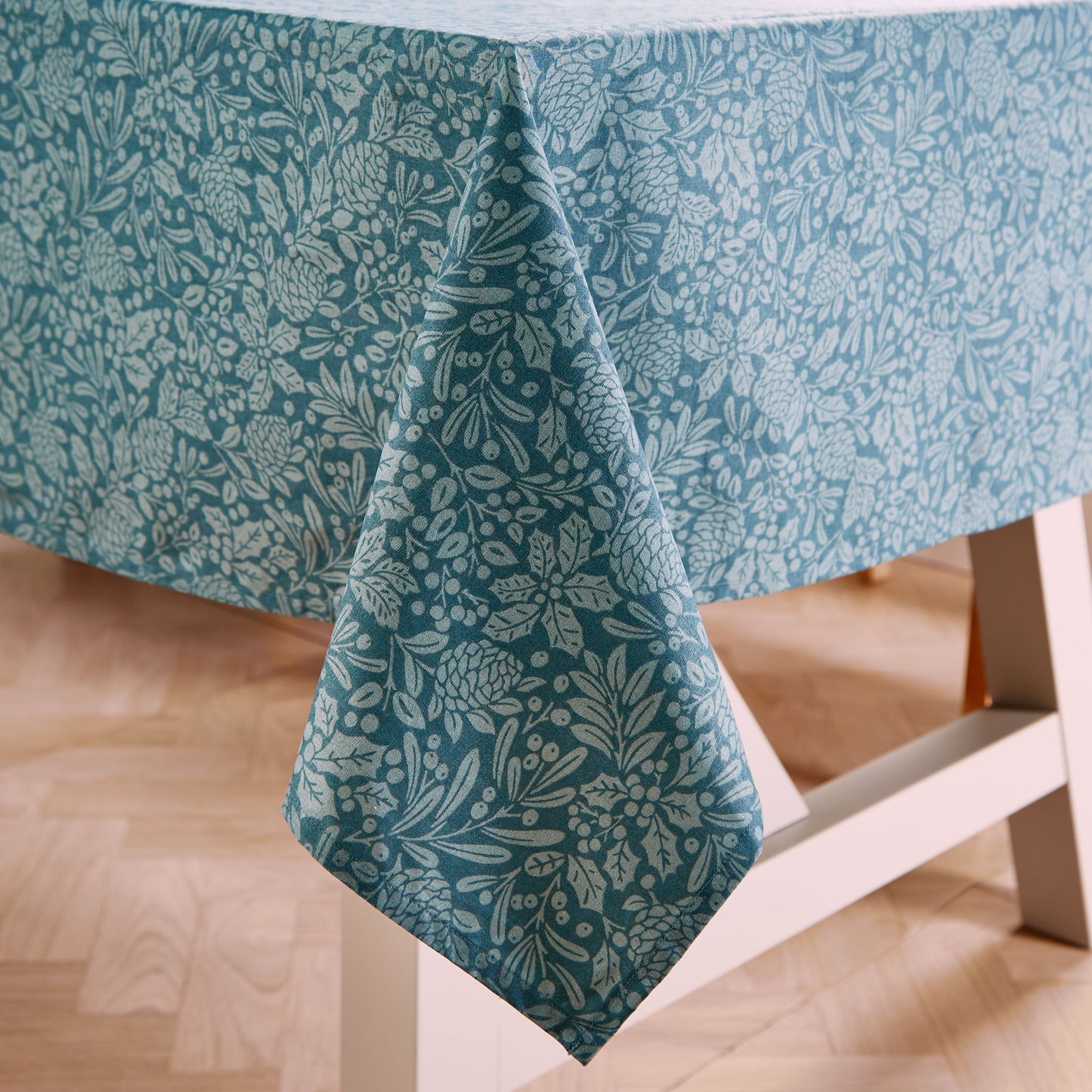 MAJESTIC STAG GREEN TABLECLOTH