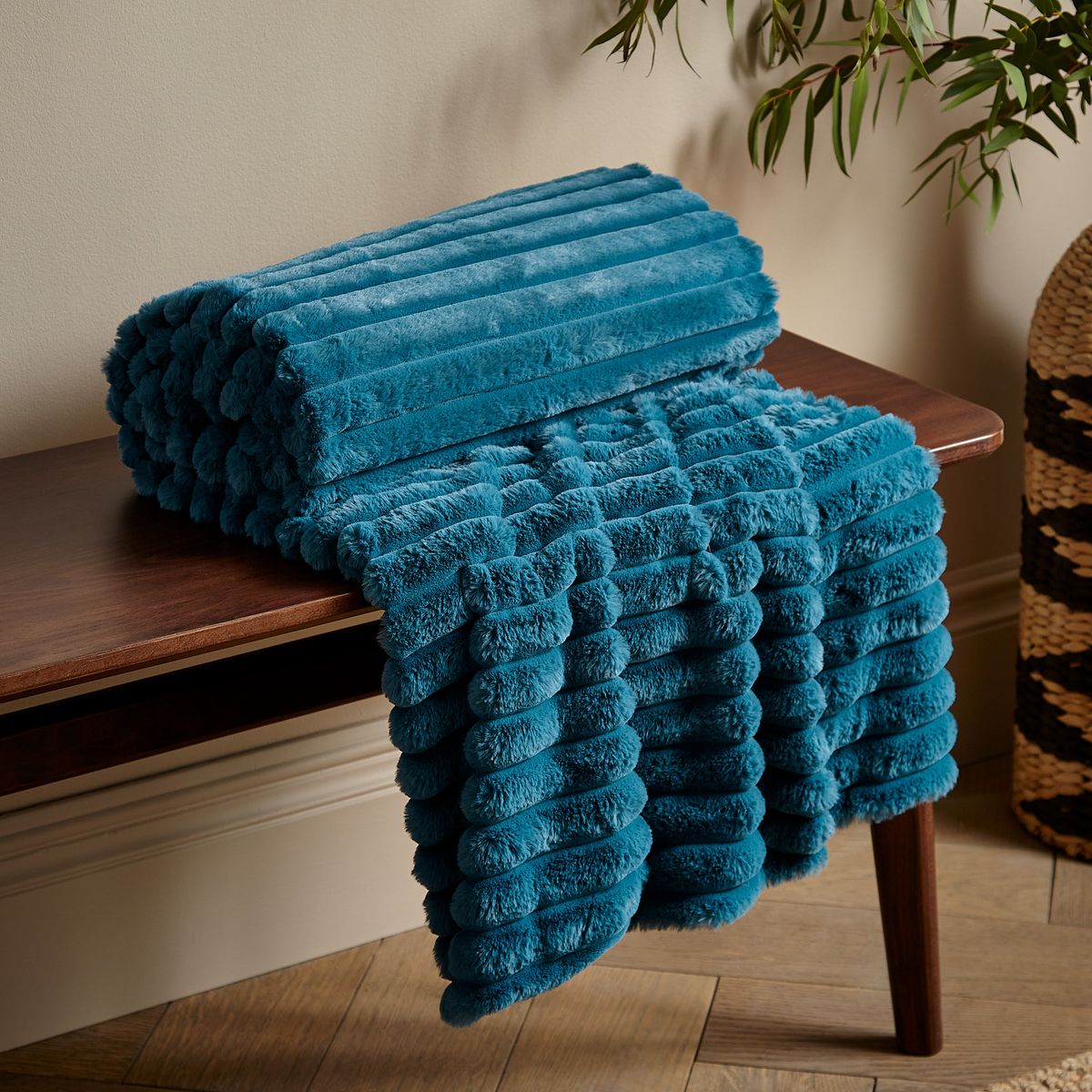 CATHERINE LANSFIELD COSY RIBBED THROW
