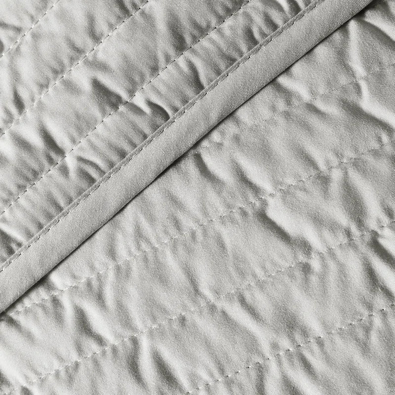 QUILTED LINES BEDSPREAD